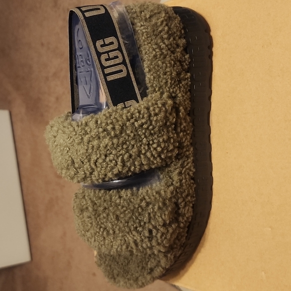Ugg Burnt Olive Slipper - Picture 1 of 1